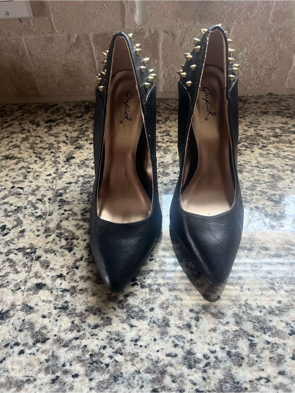 Qupid Black Pointed Spike-Embellished Pumps